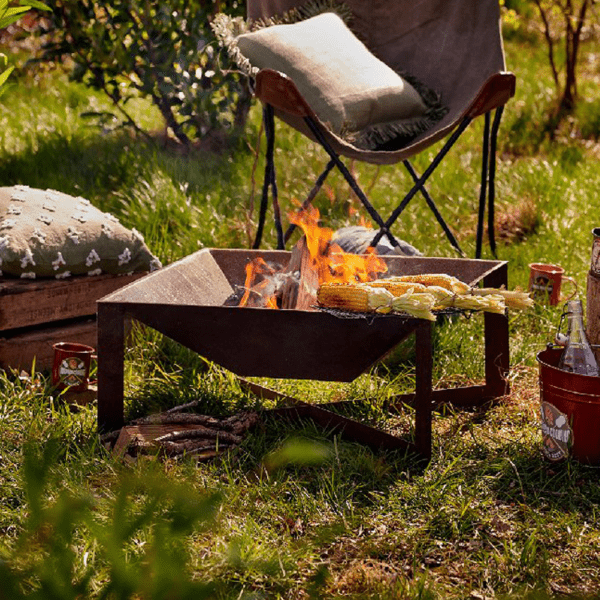Squirefirepit Verhoogde Vuurschaal cortenstaal 60x60x30 VXhome impressie