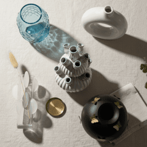 Designvazen materialen styling combinatie glazen keramische metalen vazen kleurencombinaties interieur 2026
